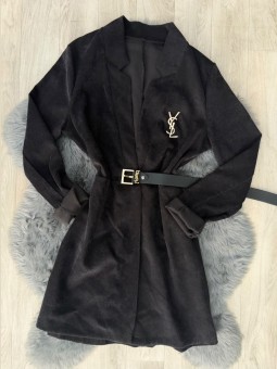 Vestido con cinturón negro ysl