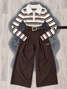 Pantalón con cinturón...