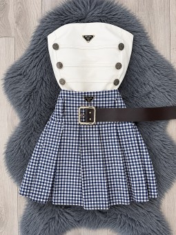 Top botones blanco prada