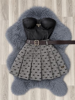 Top aura negro prada